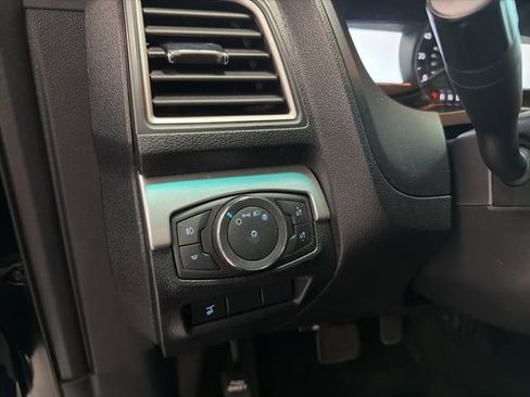 Used 2016 Ford Explorer XLT w/ Equipment Group 202A AWD/4WD image 18