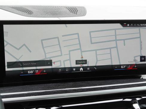 Used 2024 BMW X7 M60i w/ Executive Package image 28