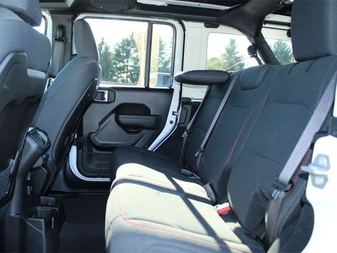 Used 2025 Jeep Wrangler Unlimited Rubicon w/ Technology Group image 14