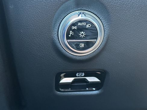 New 2025 Mercedes-Benz C 300 4MATIC Sedan image 31