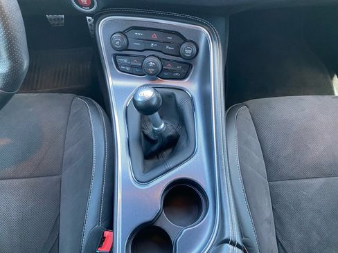 Used 2015 Dodge Challenger SRT RWD image 26