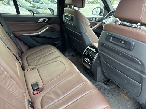 Used 2019 BMW X5 xDrive50i w/ M Sport Package AWD/4WD image 15
