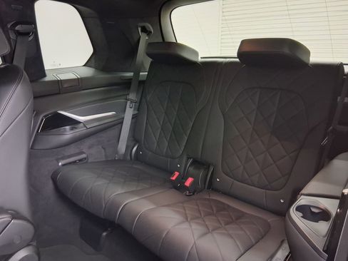 Used 2023 BMW X7 xDrive40i w/ M Sport Package AWD/4WD image 29