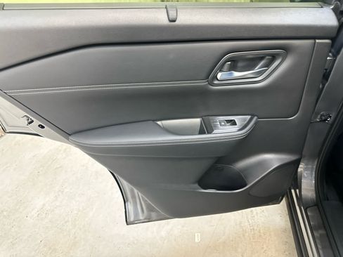 Certified 2025 Nissan Rogue SL w/ Tech Package AWD/4WD image 29