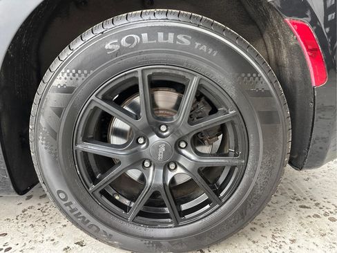 Used 2019 Chrysler Pacifica Touring-L FWD image 28