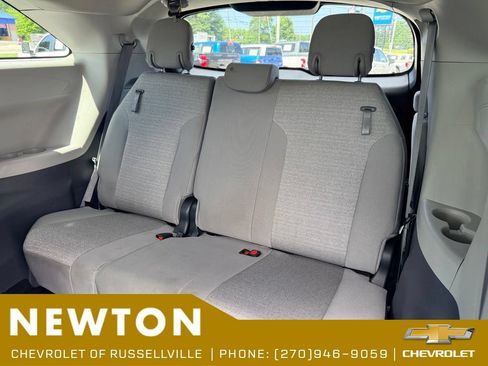 Used 2022 Toyota Sienna LE FWD image 17