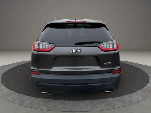 Used 2019 Jeep Cherokee Latitude Plus w/ Comfort/Convenience Group FWD image 6
