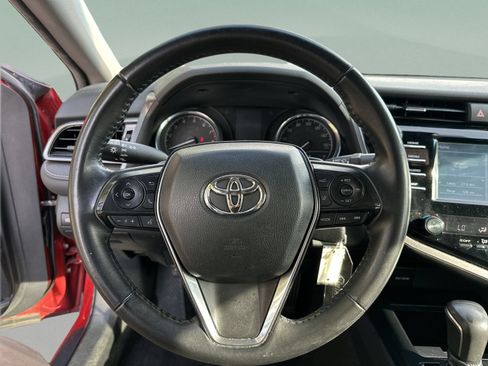 Used 2019 Toyota Camry SE FWD image 11