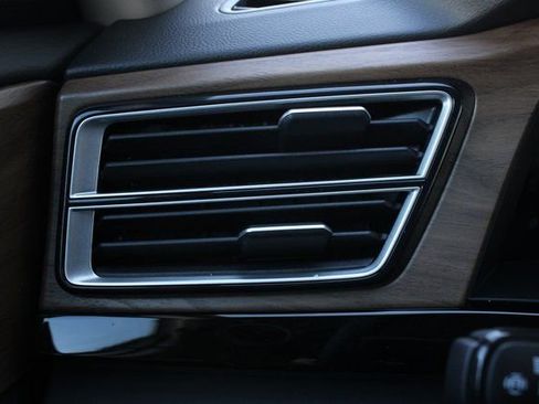 New 2026 Volkswagen Atlas SE image 9