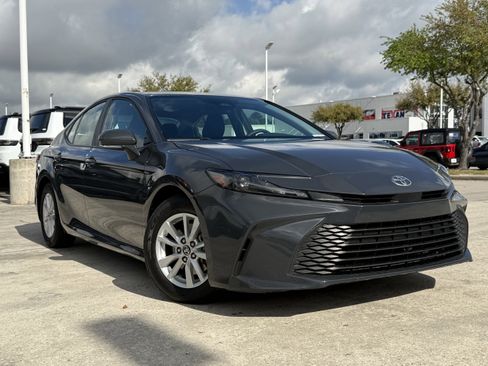Used 2025 Toyota Camry LE image 2