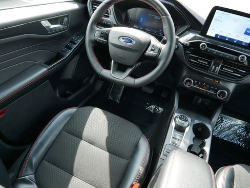 Used 2025 Ford Escape ST-Line Select AWD/4WD image 9