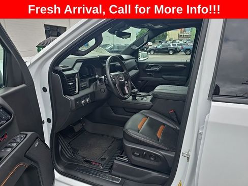 Used 2025 GMC Sierra 1500 AT4 w/ Technology Package AWD/4WD image 10