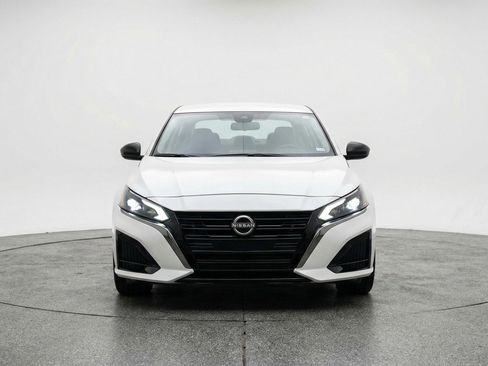 Used 2025 Nissan Altima 2.5 SV image 2