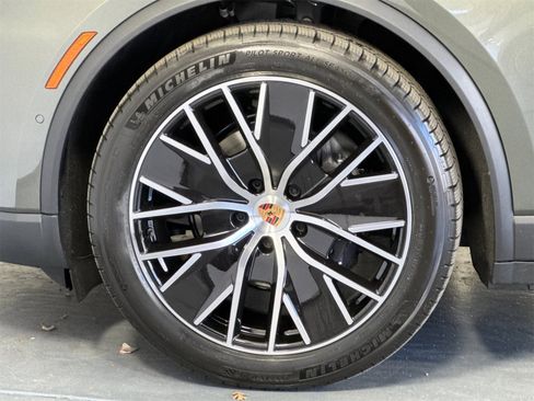 New 2025 Porsche Macan Electric image 33