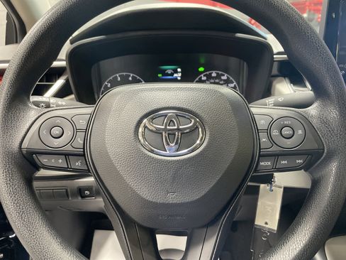 Used 2025 Toyota Corolla LE FWD image 18