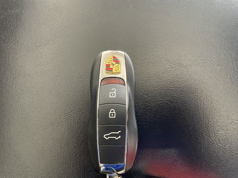 Certified 2023 Porsche Macan AWD/4WD image 25