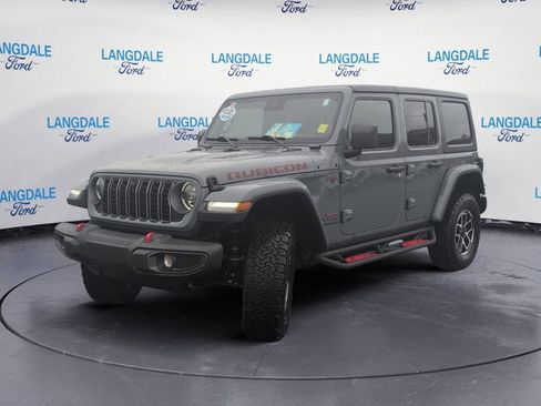 Used 2025 Jeep Wrangler Unlimited Rubicon w/ Technology Group image 11