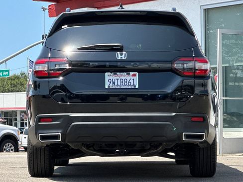 Used 2025 Honda Pilot Sport image 5
