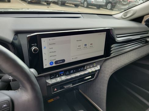 Used 2025 Toyota Camry XLE AWD/4WD image 27