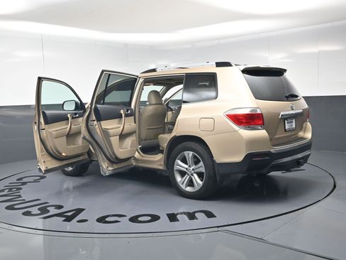 Used 2013 Toyota Highlander Limited image 19