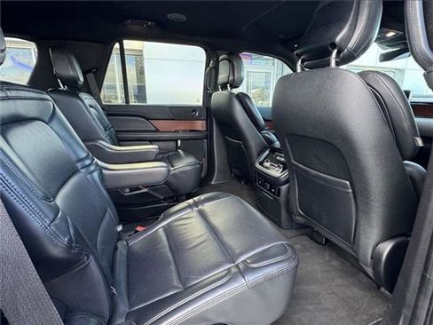 Used 2020 Lincoln Navigator 4WD image 11