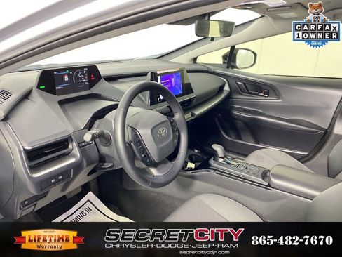 Used 2025 Toyota Prius LE FWD image 11