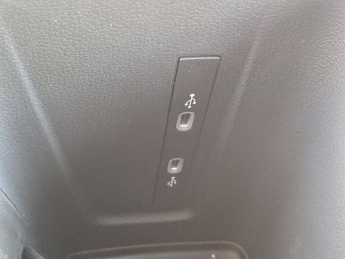 New 2025 Volkswagen Tiguan SE image 16