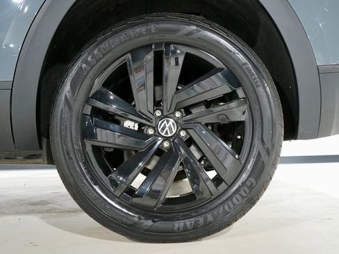 Used 2022 Volkswagen Atlas Cross Sport SE w/ Panoramic Sunroof Package image 32