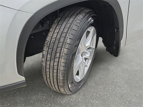 Certified 2024 Toyota Highlander LE image 27