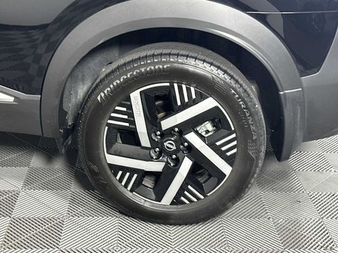 Used 2025 Nissan Kicks SV FWD image 21