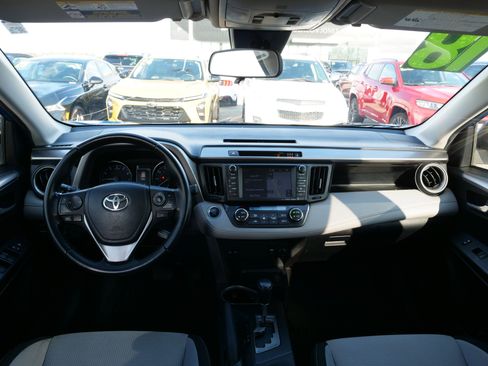 Used 2018 Toyota RAV4 XLE image 18