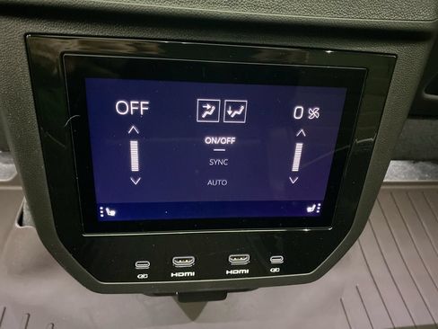 Used 2026 GMC Yukon Denali Ultimate w/ LPO, Floor Liner Package AWD/4WD image 28