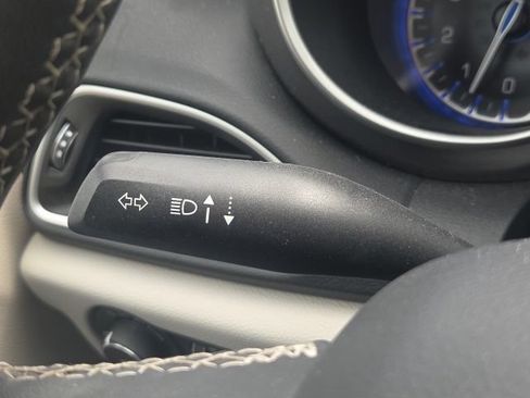 Used 2023 Chrysler Pacifica Touring-L FWD image 45