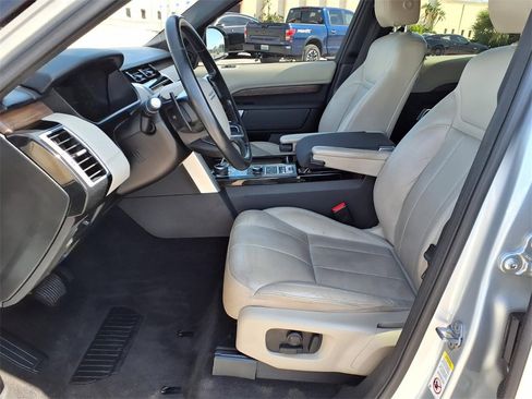 Used 2019 Land Rover Discovery HSE image 23