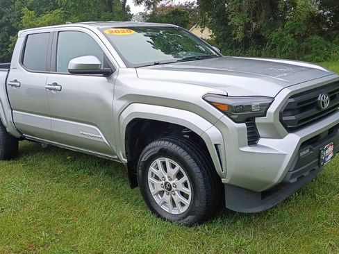 Used 2024 Toyota Tacoma SR5 AWD/4WD image 1
