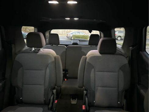 Used 2023 Chevrolet Traverse LT image 5