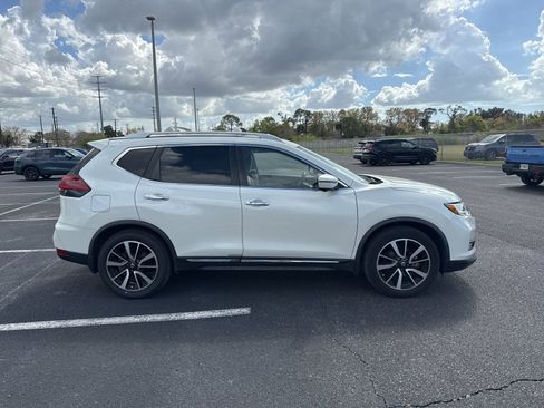 Used 2018 Nissan Rogue SL w/ Premium Package image 8