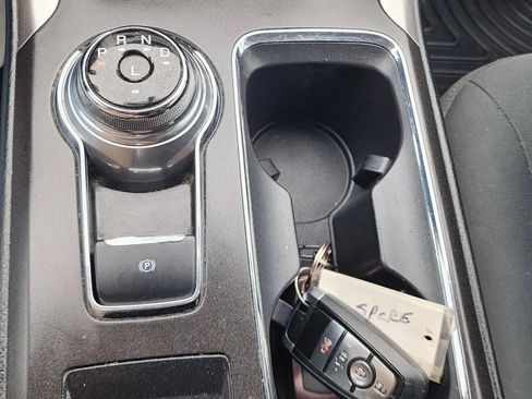 Used 2017 Ford Fusion SE FWD image 21