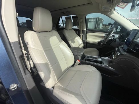 Used 2020 Ford Explorer Platinum w/ Premium Technology Package image 29