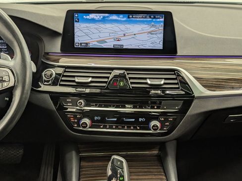 Used 2020 BMW 530i w/ Premium Package image 27