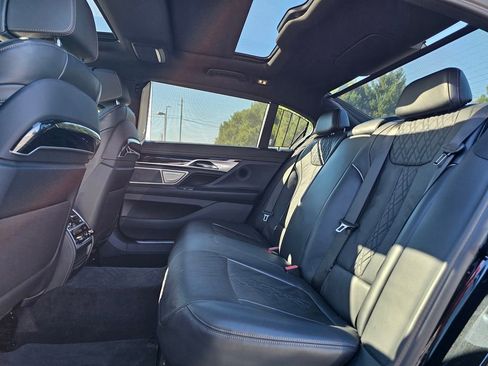 Used 2022 BMW 740i w/ M Sport Package image 19