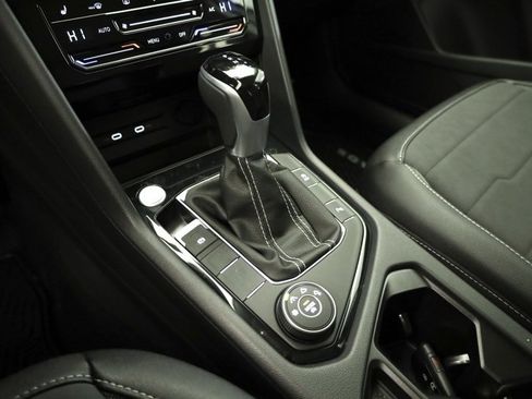 New 2026 Volkswagen Taos SE image 21