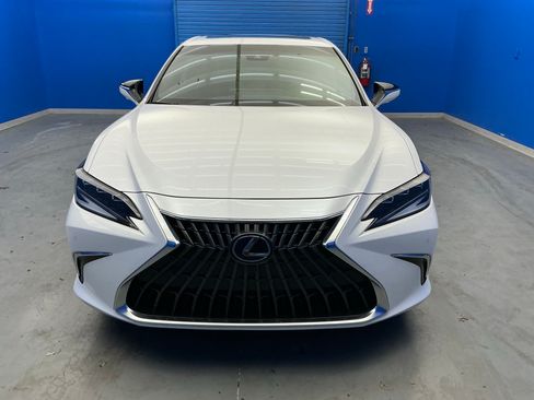 Used 2023 Lexus ES 300h Ultra Luxury FWD image 3