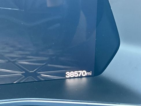 Used 2025 GMC Canyon Elevation image 12