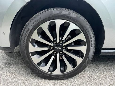 Used 2023 Lincoln Navigator Reserve AWD/4WD image 2