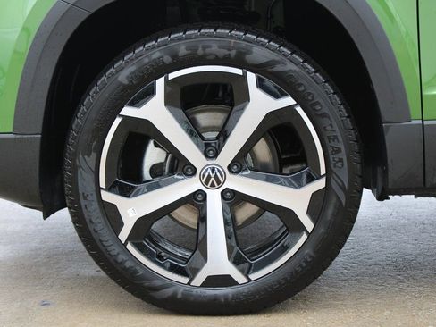 New 2026 Volkswagen Taos SEL AWD/4WD image 22