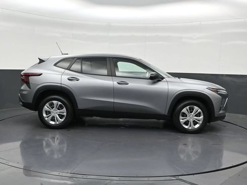 Used 2024 Chevrolet Trax LS w/ Driver Confidence Package FWD image 7
