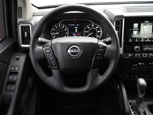 Used 2025 Nissan Frontier SV w/ SV Convenience Package image 20