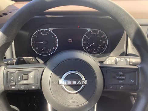 Used 2023 Nissan Rogue S AWD/4WD image 15