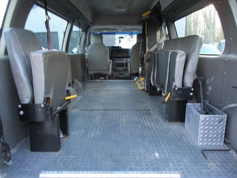 Used 2010 Ford E-350 and Econoline 350 Extended Super Duty image 12